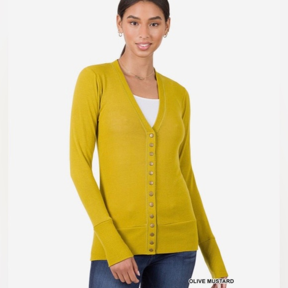 🛍️ ZENANA‎ Apple green snap front cardigan size S. - Picture 1 of 13